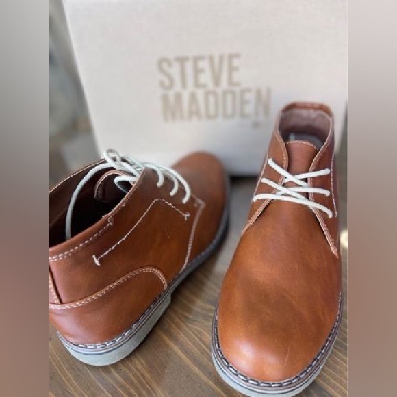 NEW IN BOX Steve Madden Brown Faux Leather youth Boots - Picture 3 of 5